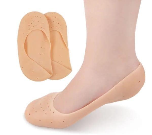 2 Silicon Heel Pads and 2 Socks Imported Washable and Reusable for Revitalizing and Moisturizing Cracked Feet